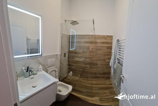 Shtepi ne shitje Apartament ne Durres, 3+1, Mobilimi E mobiluar, Pagesa 255,000  Euro.