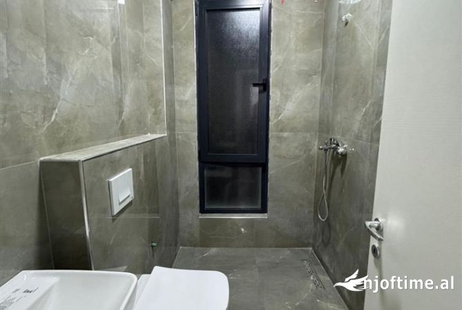 Shtepi me qera Apartament ne Tirane, 2+1, Mobilimi E mobiluar, Pagesa 60,000  Leke.