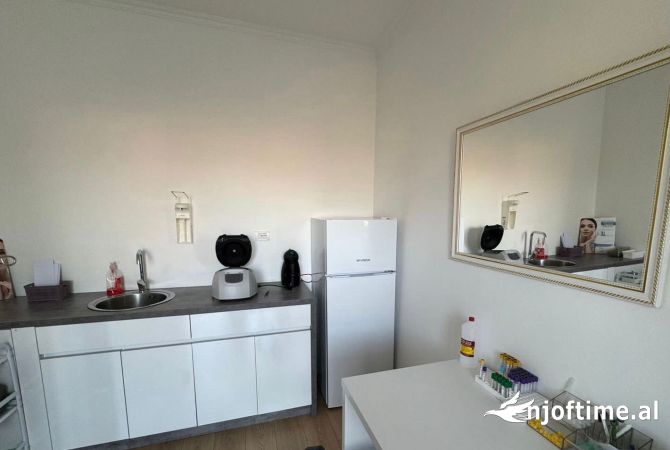 Ambient biznesi me qera 3+1 ne Tirane - 1,500 Euro