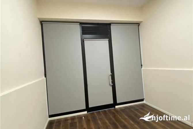 Shitet Dyqan te Komuna Parisit