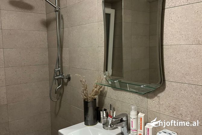 Shtepi me qera Apartament ne Tirane, 1+1, Mobilimi E mobiluar, Pagesa 42,000  Leke.