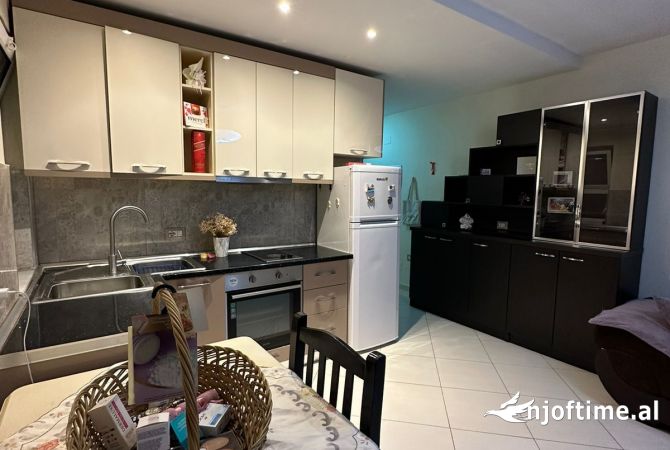 Shtepi me qera 1+1 ne Tirane - 42,000 Leke