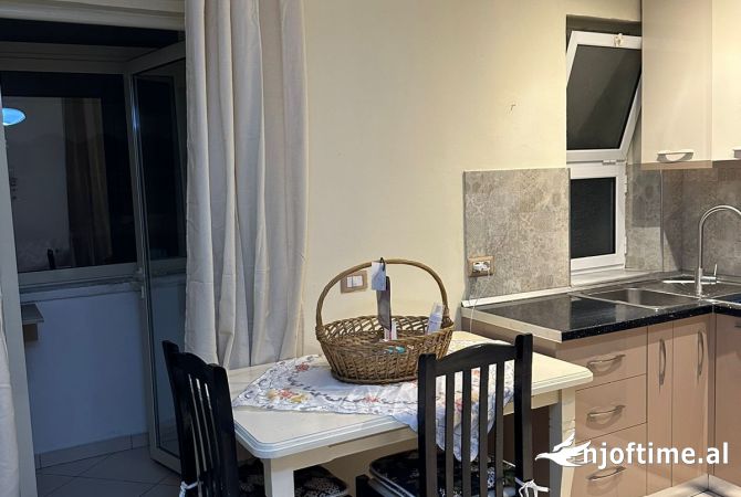 Shtepi me qera 1+1 ne Tirane - 42,000 Leke