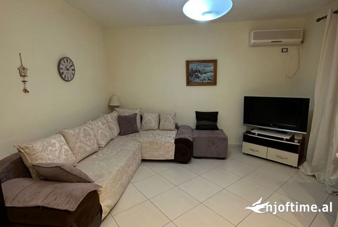 Shtepi me qera 1+1 ne Tirane - 42,000 Leke