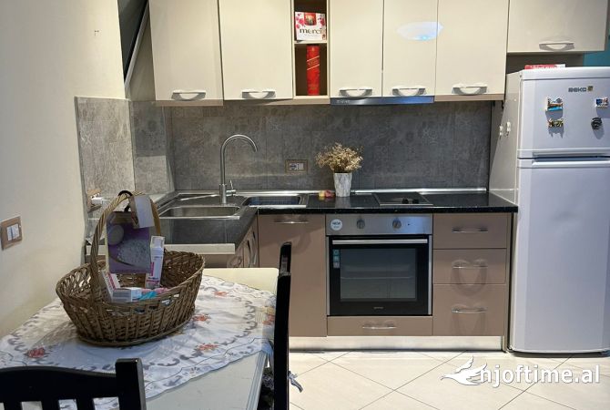 Shtepi me qera Apartament ne Tirane, 1+1, Mobilimi E mobiluar, Pagesa 42,000  Leke.