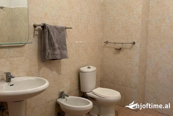 Shtepi me qera Apartament ne Tirane, 2+1, Mobilimi E mobiluar, Pagesa 48,000  Leke.