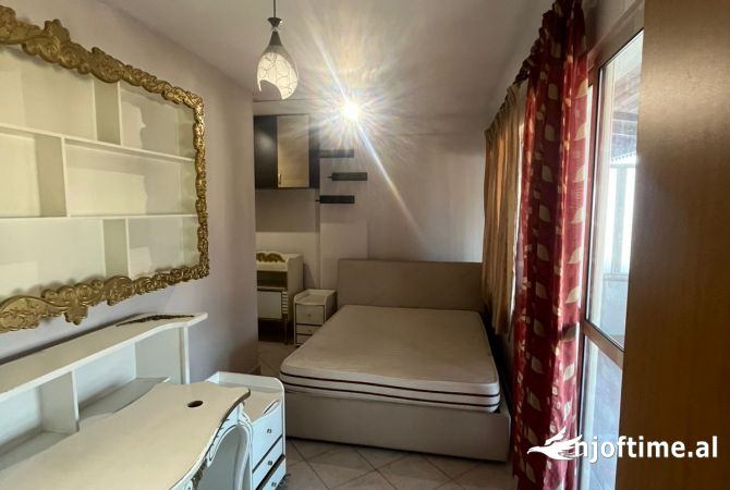 Shtepi ne shitje Apartament ne Tirane, 1+1, Mobilimi E mobiluar, Pagesa 105,000  Euro.