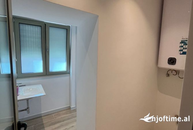 Shtepi me qera Apartament ne Tirane, 2+1, Mobilimi Bosh, pa mobiluar, Pagesa 1,000  Euro.