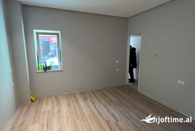 Shtepi me qera Apartament ne Tirane, 2+1, Mobilimi Bosh, pa mobiluar, Pagesa 1,000  Euro.