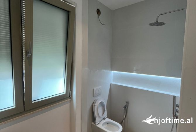 Shtepi me qera Apartament ne Tirane, 2+1, Mobilimi Bosh, pa mobiluar, Pagesa 1,000  Euro.