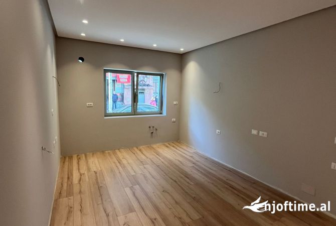 Shtepi me qera 2+1 ne Tirane - 1,000 Euro