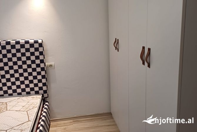 Shtepi me qera Apartament ne Tirane, 1+1, Mobilimi E mobiluar, Pagesa 50,000  Leke.