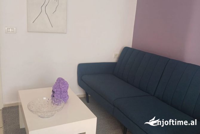 Shtepi me qera Apartament ne Tirane, 1+1, Mobilimi E mobiluar, Pagesa 50,000  Leke.
