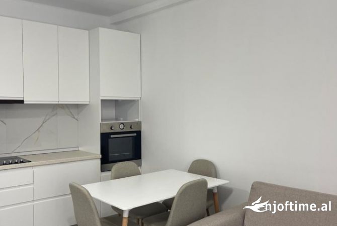 Shtepi me qera Apartament ne Tirane, 3+1, Mobilimi E mobiluar, Pagesa 50,000  Leke.