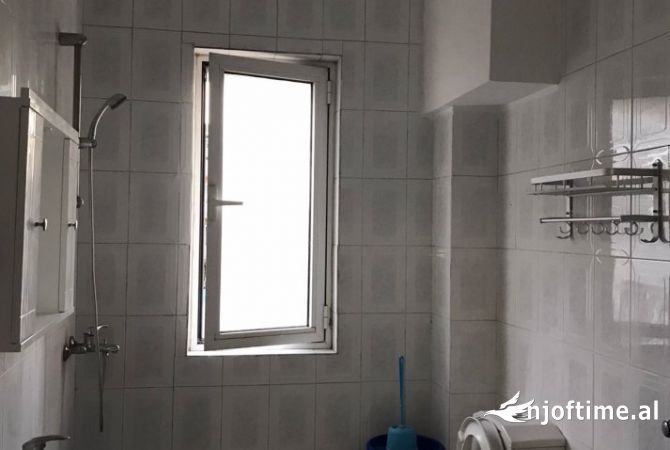 Shtepi me qera Apartament ne Tirane, 3+1, Mobilimi E mobiluar, Pagesa 55,000  Leke.