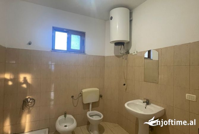 Shtepi me qera 1+1 ne Tirane - 20,000 Leke