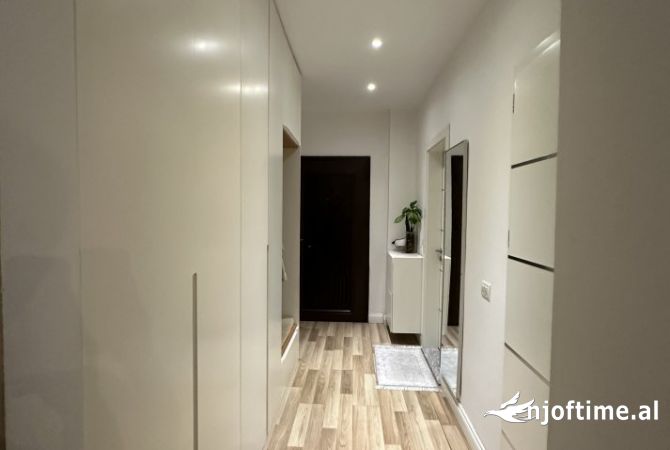 Shtepi ne shitje Apartament ne Tirane, 2+1, Mobilimi E mobiluar, Pagesa 82,000  Euro.