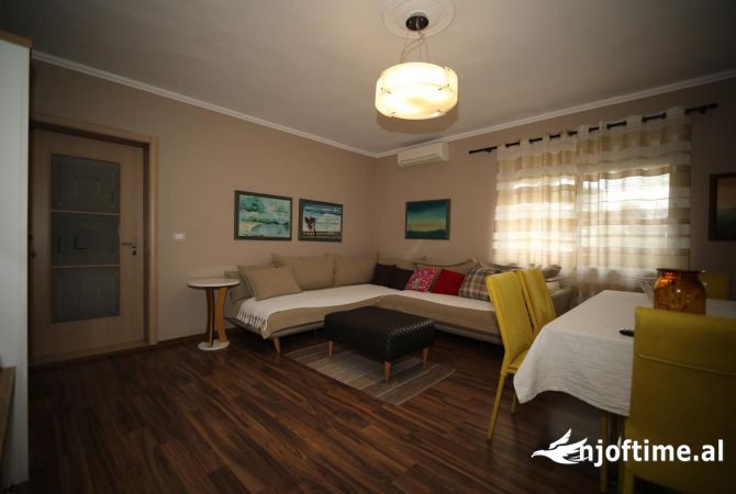 Shtepi me qera 2+1 ne Tirane - 70,000 Leke