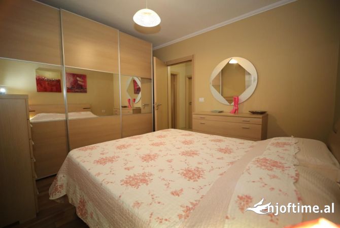 Shtepi me qera Apartament ne Tirane, 2+1, Mobilimi E mobiluar, Pagesa 70,000  Leke.