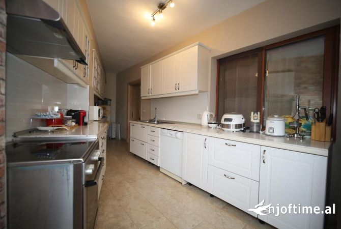 Shtepi me qera Apartament ne Tirane, 2+1, Mobilimi E mobiluar, Pagesa 70,000  Leke.