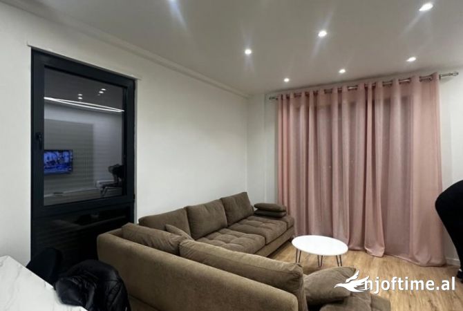 Shtepi me qera 2+1 ne Tirane - 650 Euro