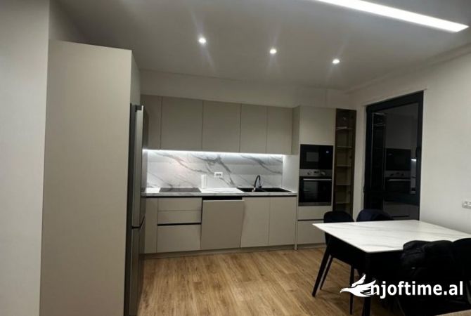 Shtepi me qera 2+1 ne Tirane - 650 Euro
