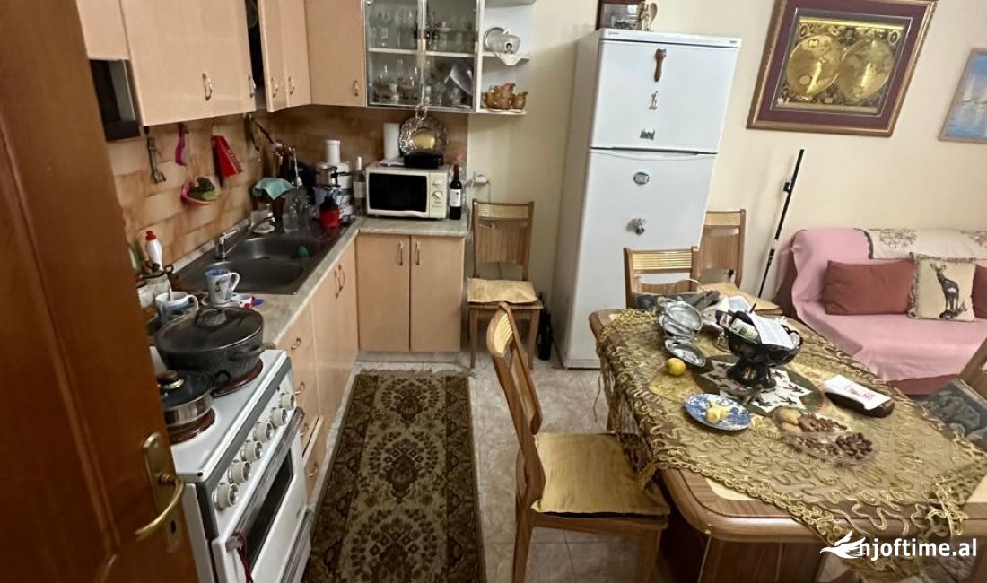 Shtepi ne shitje Apartament ne Tirane, 2+1, Mobilimi E mobiluar, Pagesa 227,500  Euro.