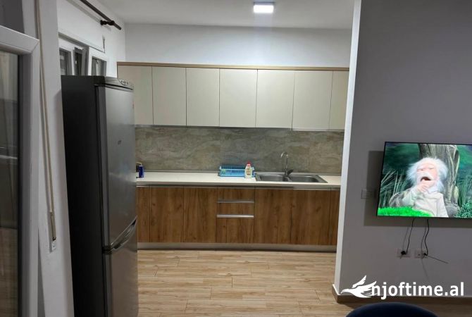 Shtepi me qera 1+1 ne Tirane - 50,000 Leke