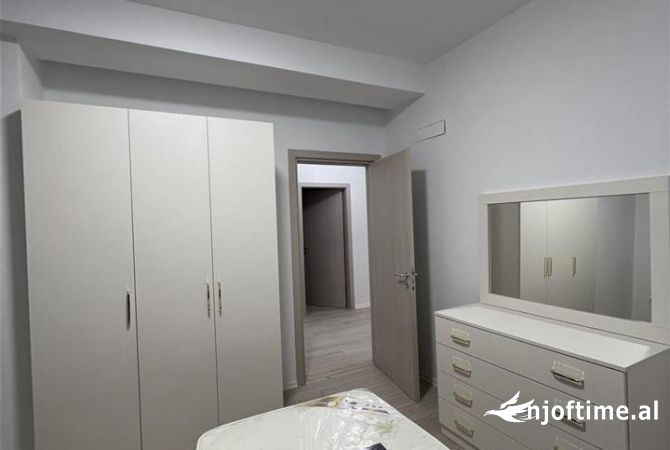 Shtepi me qera Apartament ne Tirane, 2+1, Mobilimi E mobiluar, Pagesa 60,000  Leke.