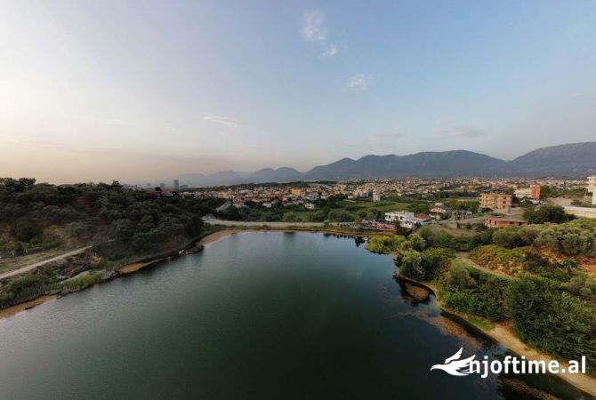 Truall ose Toke  ne Tirane - 2,000,000 Euro