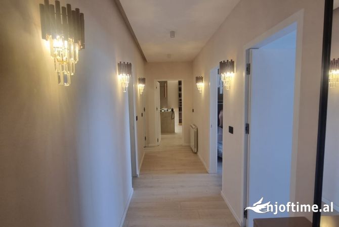 Shtepi ne shitje Apartament ne Tirane, 2+1, Mobilimi E mobiluar, Pagesa 450,000  Euro.