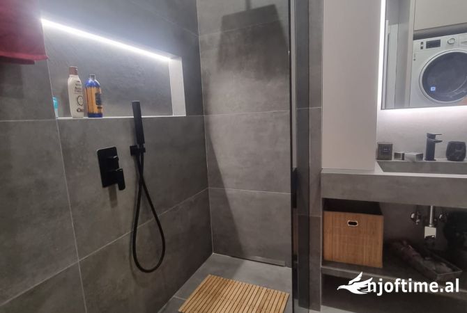 Shtepi ne shitje Apartament ne Tirane, 2+1, Mobilimi E mobiluar, Pagesa 450,000  Euro.