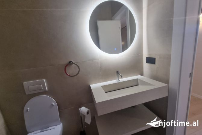 Shtepi ne shitje Apartament ne Tirane, 2+1, Mobilimi E mobiluar, Pagesa 450,000  Euro.