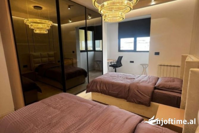 Shtepi ne shitje Apartament ne Tirane, 2+1, Mobilimi E mobiluar, Pagesa 450,000  Euro.