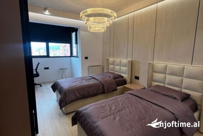 Shtepi ne shitje Apartament ne Tirane, 2+1, Mobilimi E mobiluar, Pagesa 450,000  Euro.