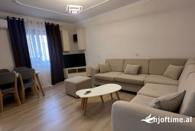 Shtepi ne shitje Apartament ne Tirane, 1+1, Mobilimi E mobiluar, Pagesa 90,000  Euro.