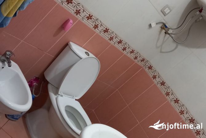 Shtepi me qera Apartament ne Tirane, 2+1, Mobilimi E mobiluar, Pagesa 50,000  Leke.