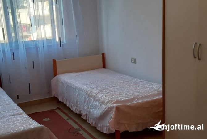 Shtepi me qera Apartament ne Tirane, 2+1, Mobilimi E mobiluar, Pagesa 50,000  Leke.