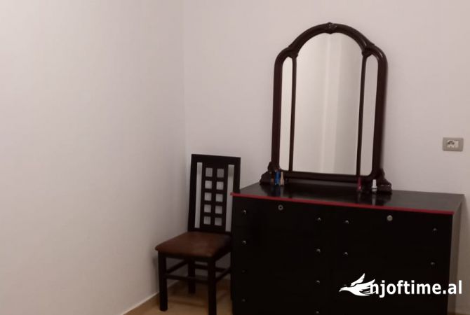 Shtepi me qera Apartament ne Tirane, 2+1, Mobilimi E mobiluar, Pagesa 50,000  Leke.