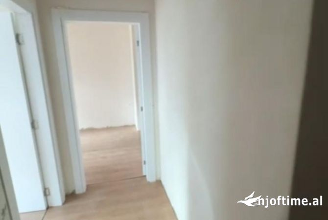 Shtepi ne shitje Apartament ne Tirane, 1+1, Mobilimi E mobiluar, Pagesa 120,000  Euro.