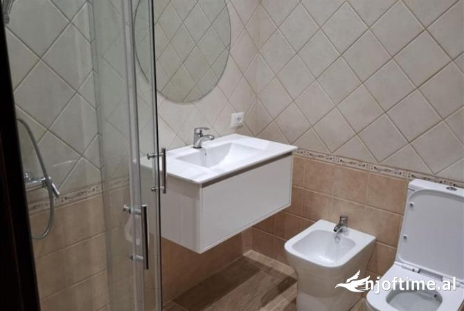 Shtepi me qera Apartament ne Tirane, 1+1, Mobilimi E mobiluar, Pagesa 40,000  Leke.