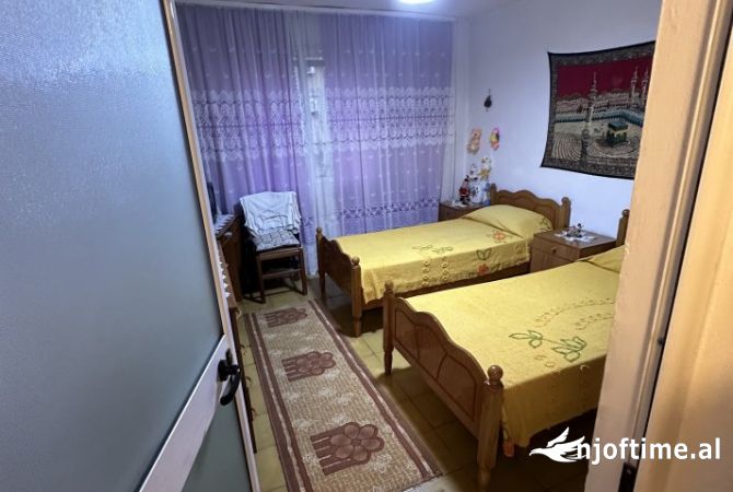 Shtepi me qera Apartament ne Tirane, 2+1, Mobilimi E mobiluar, Pagesa 450  Euro.