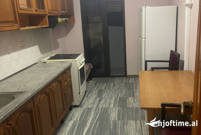 Shtepi me qera Apartament ne Tirane, 2+1, Mobilimi E mobiluar, Pagesa 40,000  Leke.