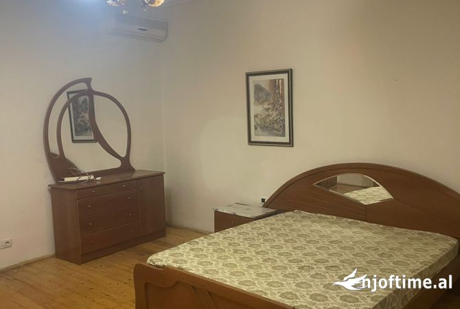 Shtepi me qera 2+1 ne Tirane - 40,000 Leke