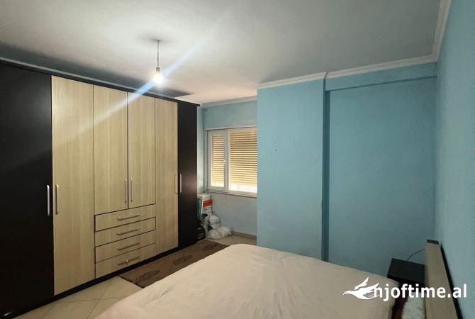 Shtepi me qera Apartament ne Tirane, 2+1, Mobilimi E mobiluar, Pagesa 400  Euro.