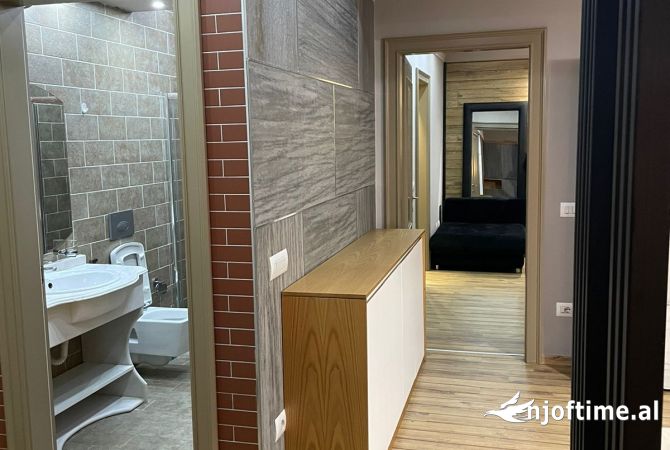 Shtepi me qera Apartament ne Tirane, 2+1, Mobilimi E mobiluar, Pagesa 1,000  Euro.