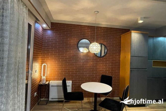 Shtepi me qera 2+1 ne Tirane - 1,000 Euro