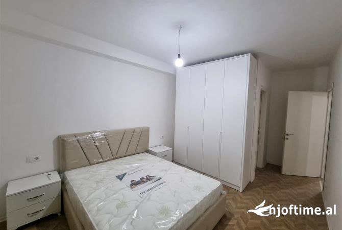 Shtepi me qera Apartament ne Tirane, 2+1, Mobilimi E mobiluar, Pagesa 65,000  Leke.