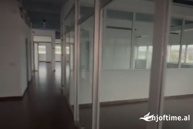 Ambiente Commerciale in Affitto 4+1 a Tirana - 9,000 Euro