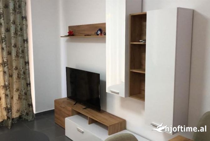 Shtepi me qera 1+1 ne Tirane - 380 Euro
